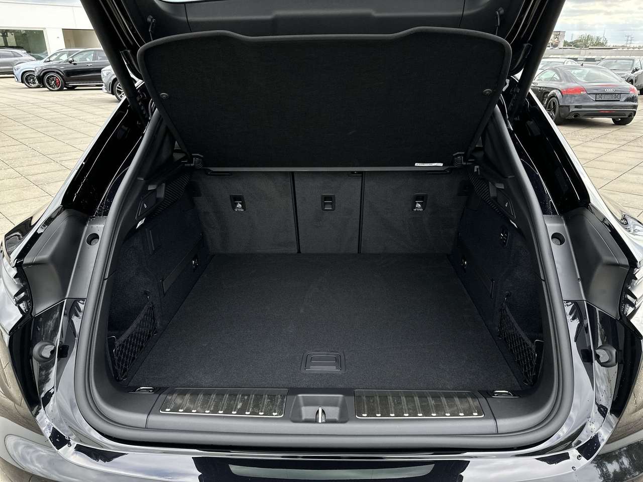 Porsche Macan 4ELEK/LUCHTVER/20"/TREKH/BOSE/LEDERPAKKET — foto 13 van 18