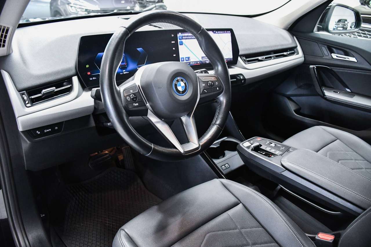 BMW iX1 iX1 66.5 kWh xDrive30 - NAVIGATIE / CAMERA / SMARTLINK / LEDER / PDC / CC — foto 8 van 20