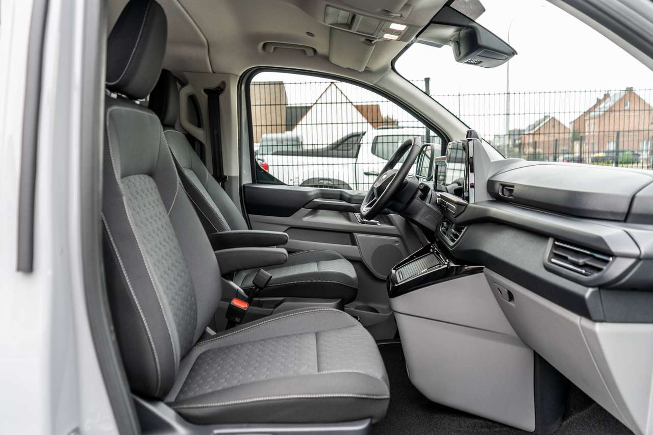 Ford Transit Custom 2.5 PHEV Limited DC L2 5pl.- Trekhaak / 360° Camera - 42.800ex — foto 11 van 16