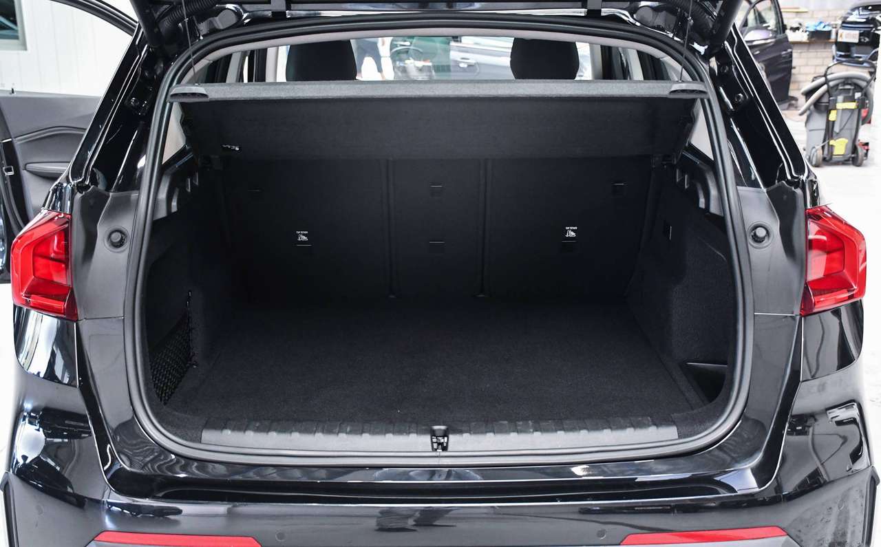 BMW iX1 iX1 66.5 kWh xDrive30 - NAVIGATIE / CAMERA / SMARTLINK / LEDER / PDC / CC — foto 19 van 20