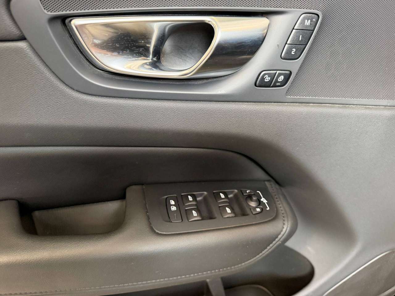 Volvo XC60 XC60 2.0 T8 PHEV AWD Plus Dark (335kW) — foto 10 van 15