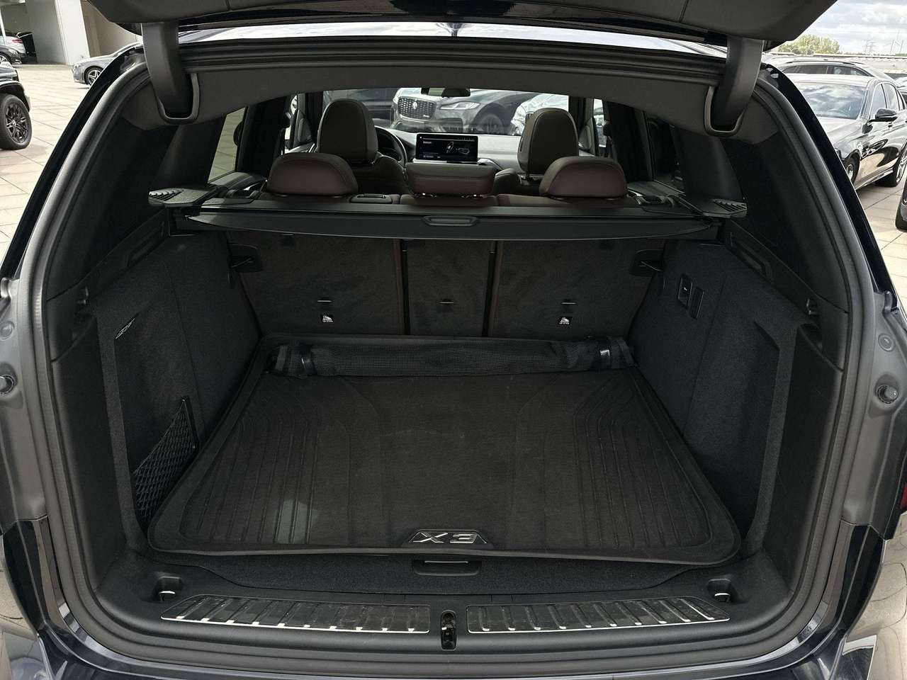 BMW iX3 iX3 80 kWh M-pakket Harman Kardon Driving Assist professional — foto 11 van 19
