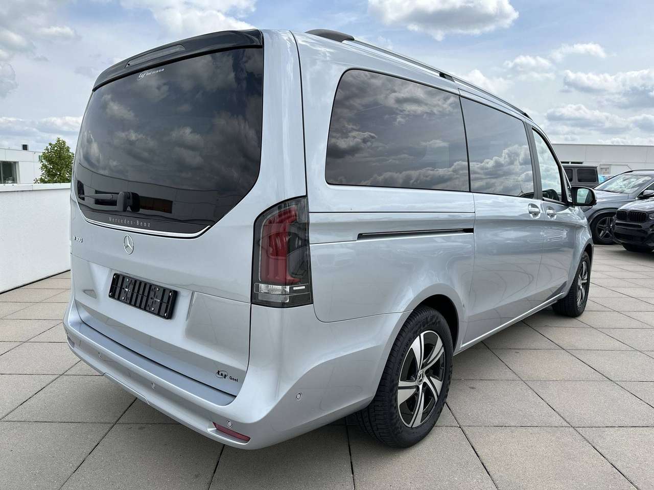 Mercedes-Benz V 300 benzine Style L2  Nieuw model Geheel lederen interieur Navi Burmester — foto 7 van 19