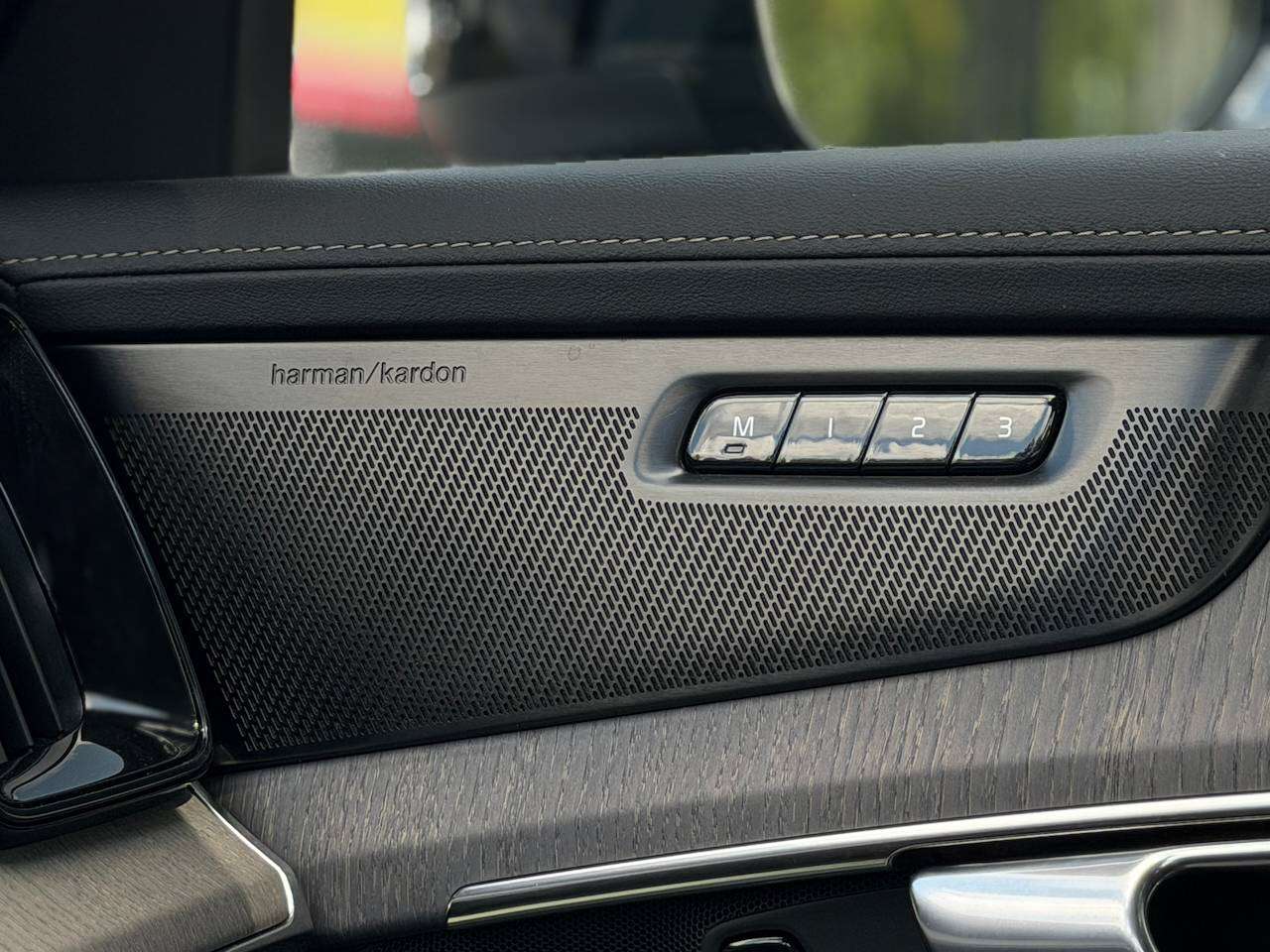 Volvo XC90 T8 ULTRA DARK MASSAGE GEKOELDE ZETELS PANO HARMAN KARDON — foto 20 van 22