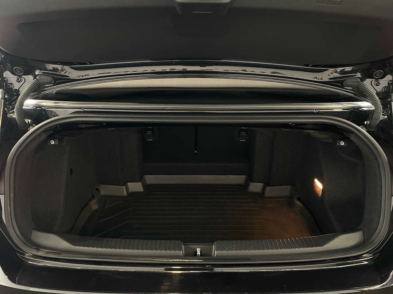 Volkswagen T-Roc Cabriolet 1.0 TSI Active — foto 6 van 18
