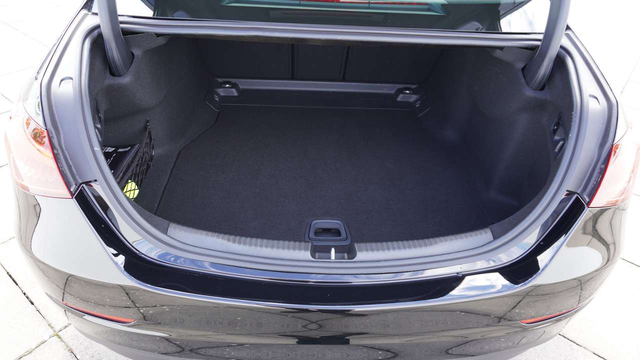 Mercedes-Benz C 180 MBUX/17" 10 DUBBELSPAAKS/ACT. SPOORASSIST — foto 18 van 18