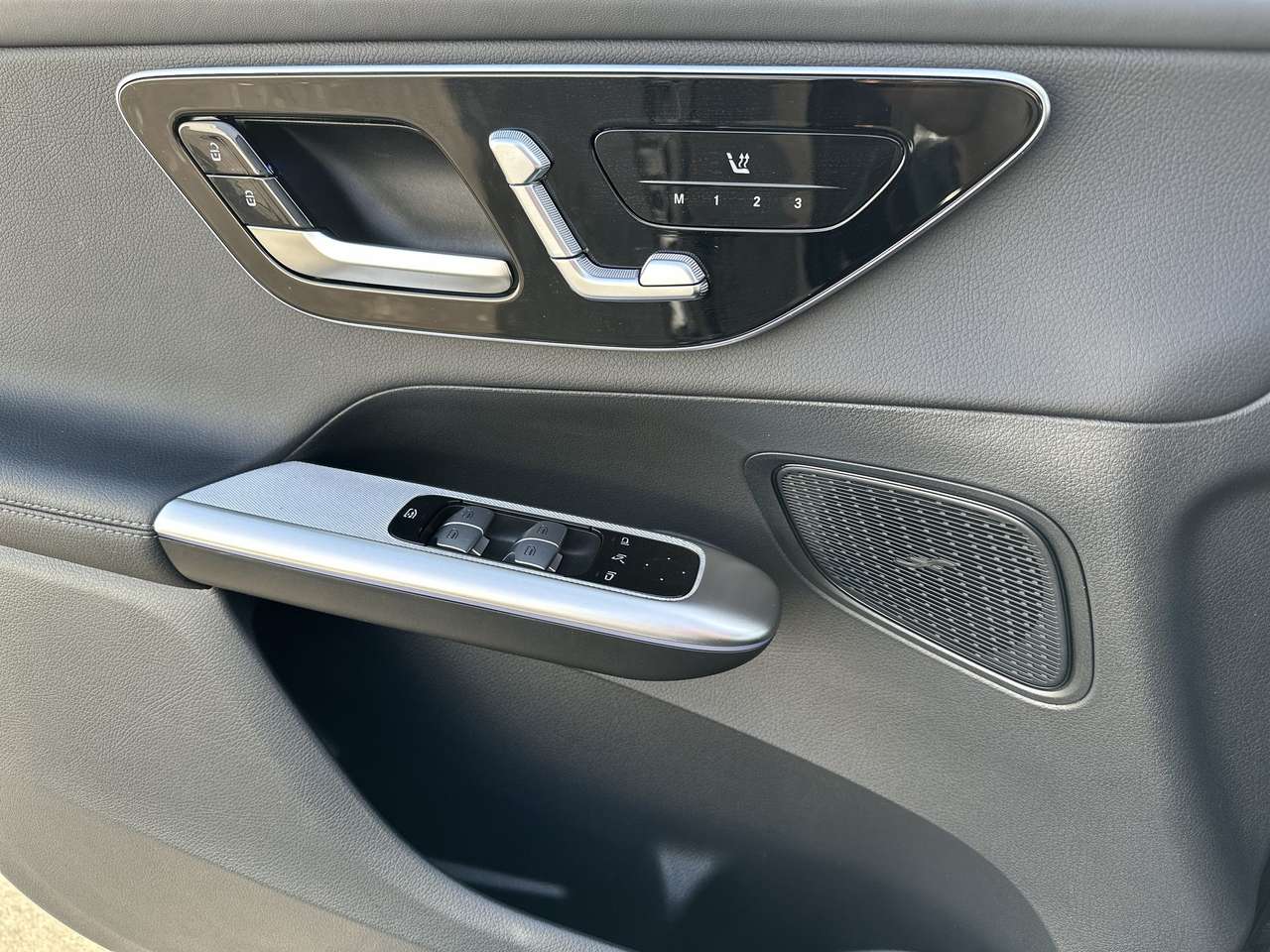 Mercedes-Benz GLC 300 E PHEV AMG Line (230 kW) Pano Dak Distronic Night — foto 17 van 19