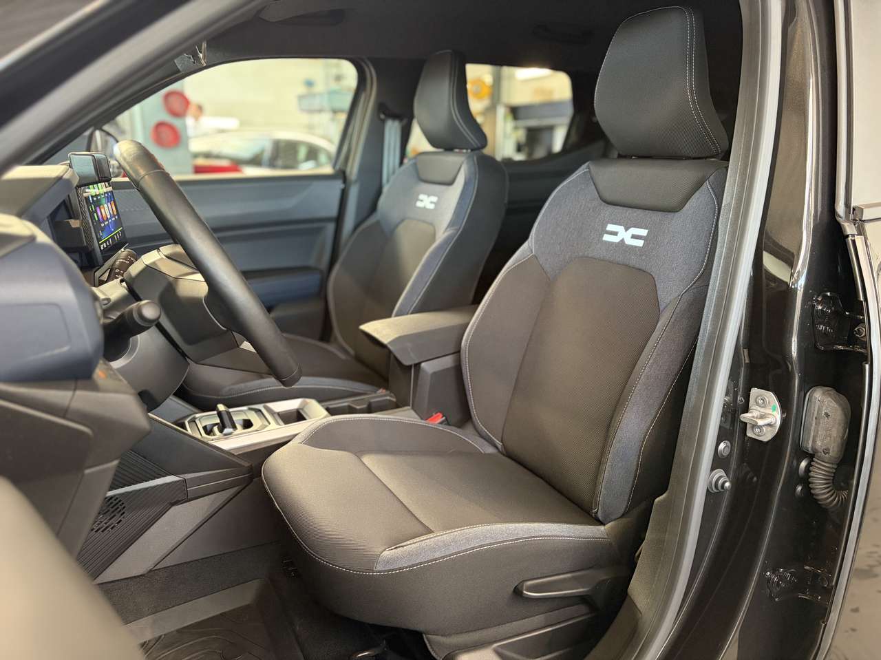 Dacia Duster Journey Hybrid 140 PK — foto 6 van 18