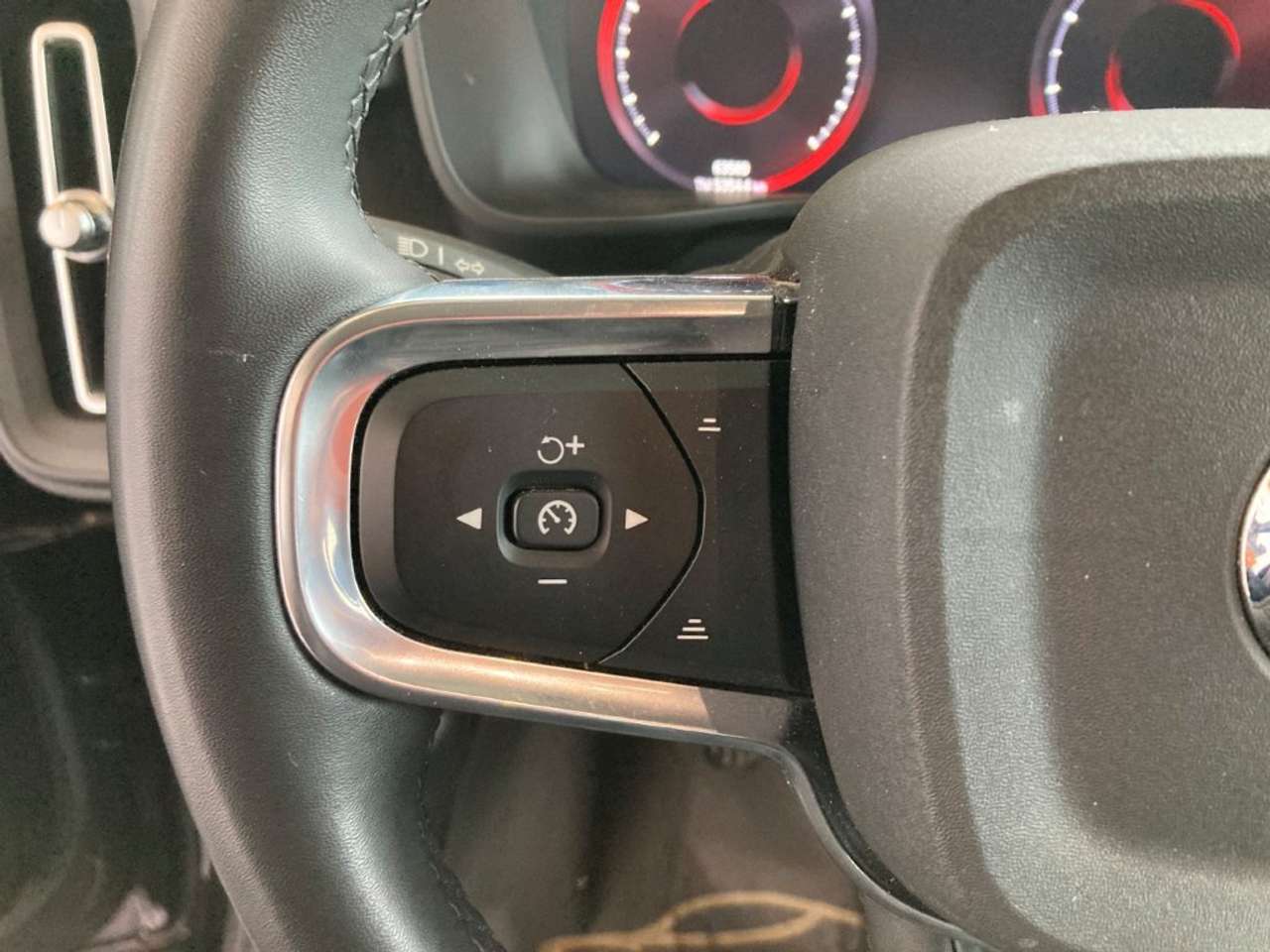 Volvo XC40 MOMENTUM BENZINE SLECHTS 63000KM!!!! — foto 13 van 14