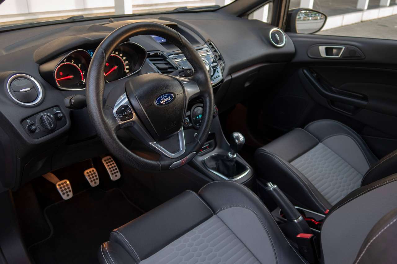 Ford Fiesta Ford Fiesta ST 182 pk / slechts 41k km / Leder Recaro / 1j Garantie — foto 14 van 19