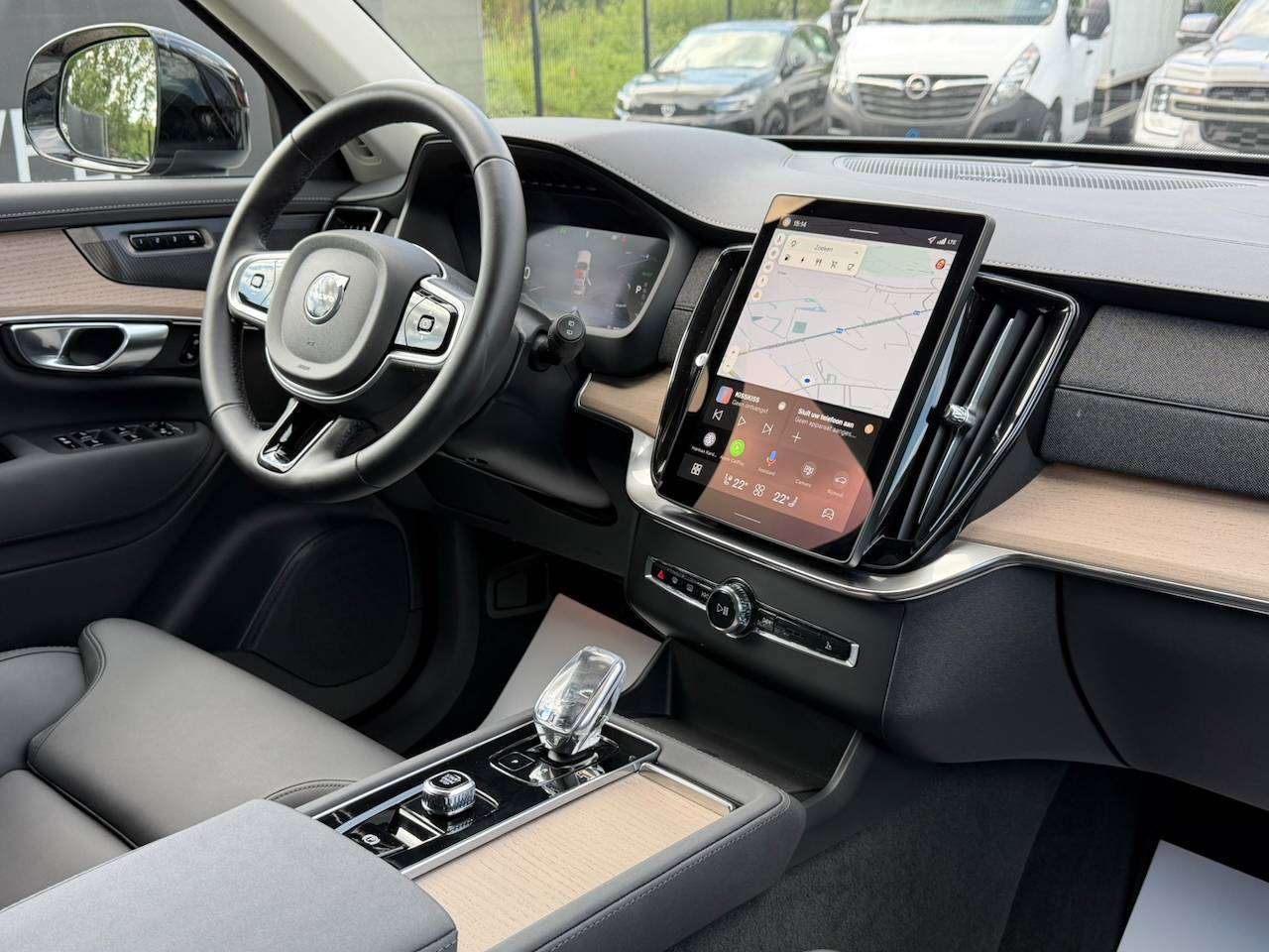 Volvo XC90 T8 PHEV PLUS DARK 7-ZIT HARMAN KARDON MEMORY SEATS APPLE CARPLAY — foto 5 van 20