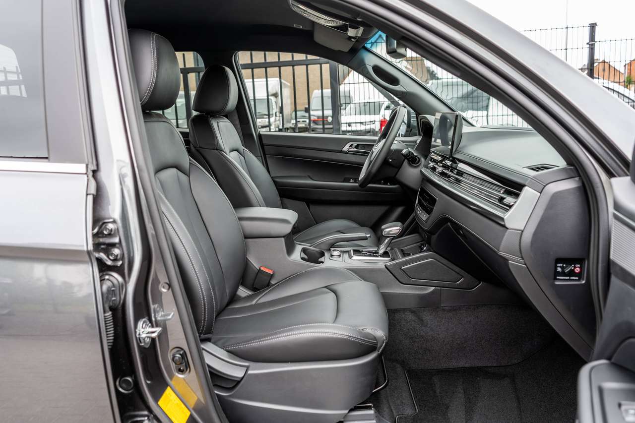 KGM Musso Grand 2.2D 4X4 Style - Automaat - 30.500ex — foto 12 van 19