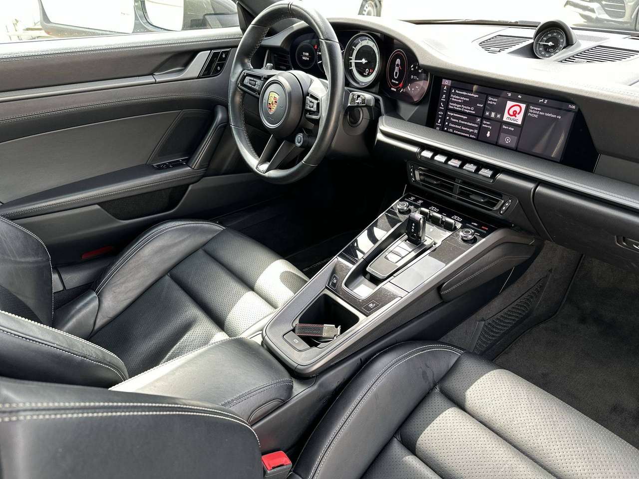 Porsche 992 CARRERA 2 Sportuitlaat Volleder 21" Sportdesign skirts — foto 7 van 13