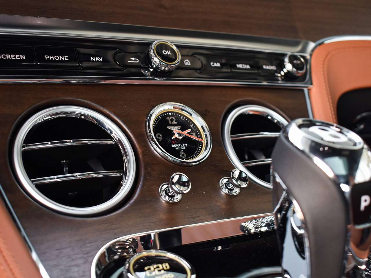 Bentley Continental GT 4.0 V8 PHEV | AZURE SPEC. | 550km/ NIEUW — foto 17 van 25