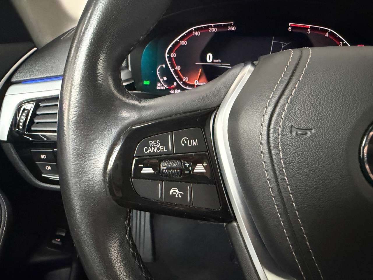 BMW 518 dA Touring NAVI*PDC*LED*CAMERA*CARPLAY*TREKHAAK*LEDER* — foto 16 van 25