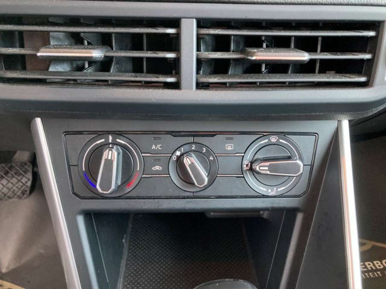 Volkswagen Polo BENZINE AUTOMAAT 42000KM!!!! — foto 18 van 19