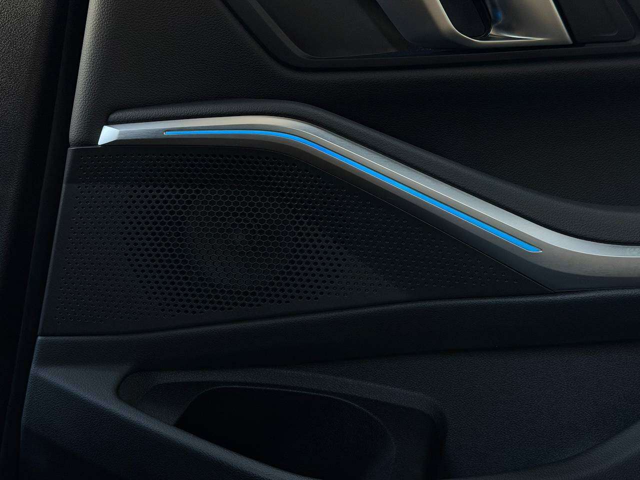 BMW 330 PHEV M-SPORT HEAD-UP LASER MEMORY SEATS CARPLAY ACC — foto 13 van 25