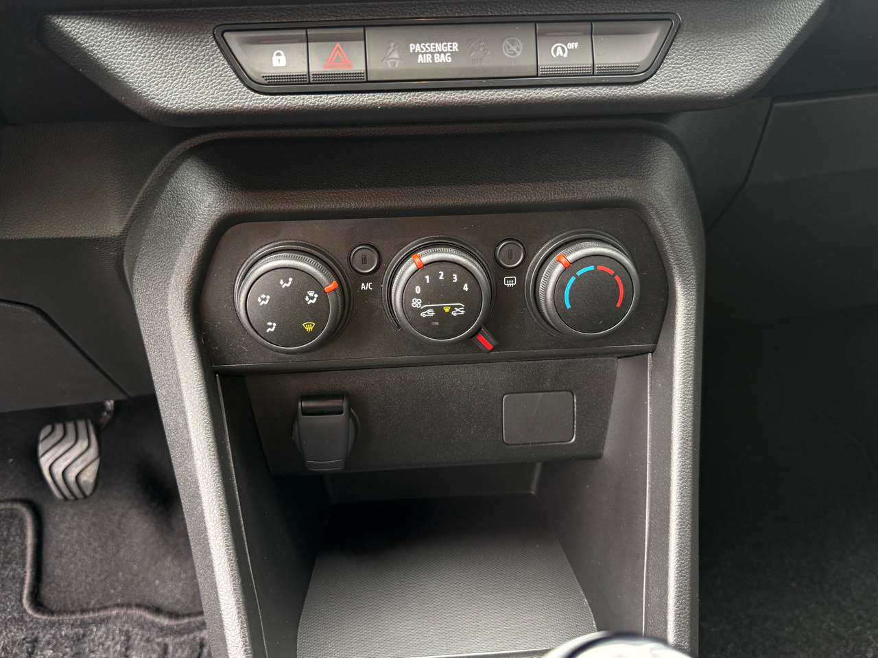 Dacia Sandero 1.0i SCe Airco 2800km NIEUWSTAAT ! Facelift — foto 13 van 17
