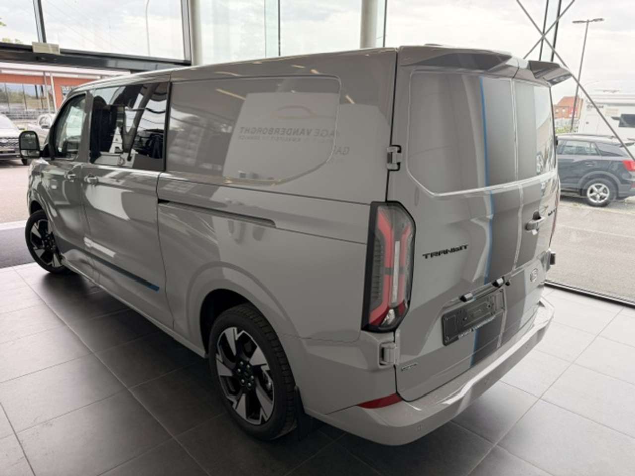 Ford Transit Custom MULTI-USE L2 SPORT PHEV 5 ZIT NIEUW OKM 45400+BTW — foto 4 van 23