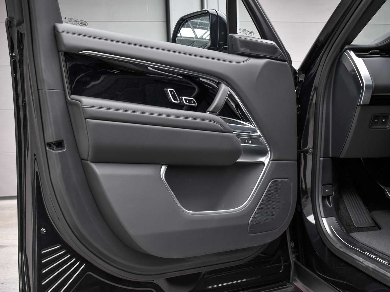 Land Rover Range Rover HSE P550e PHEV - NIEUW - DIRECT BESCHIKBAAR — foto 19 van 25