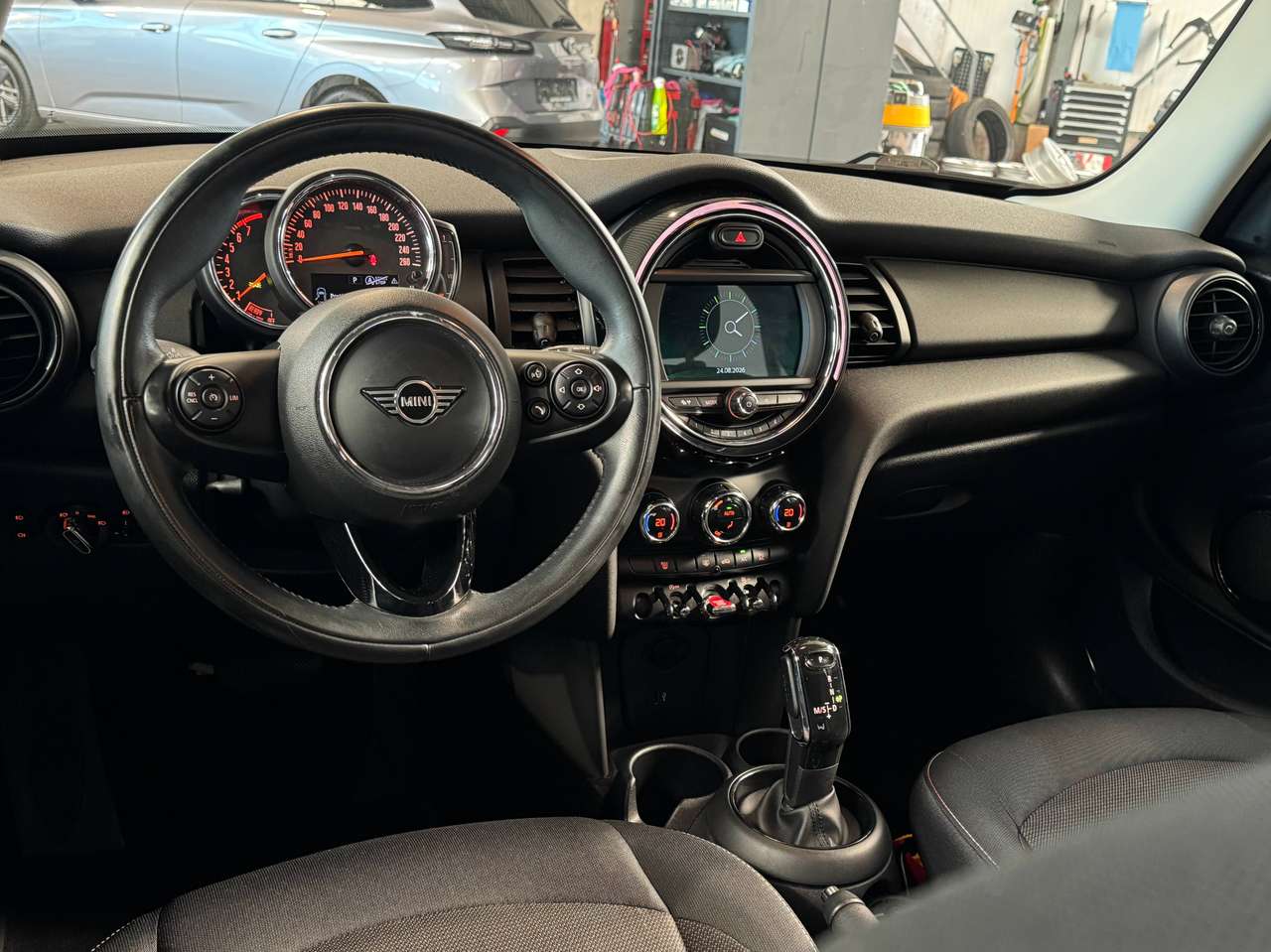 MINI One 1.5 Automaat met John Cooper velgen — foto 8 van 18