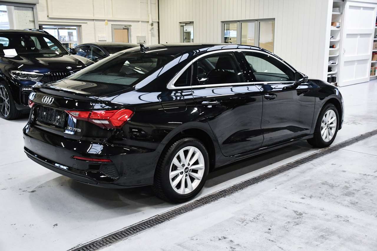Audi A3 A3 30 TFSI Sedan advanced - NAVI / SMARTLINK / ACC — foto 3 van 19