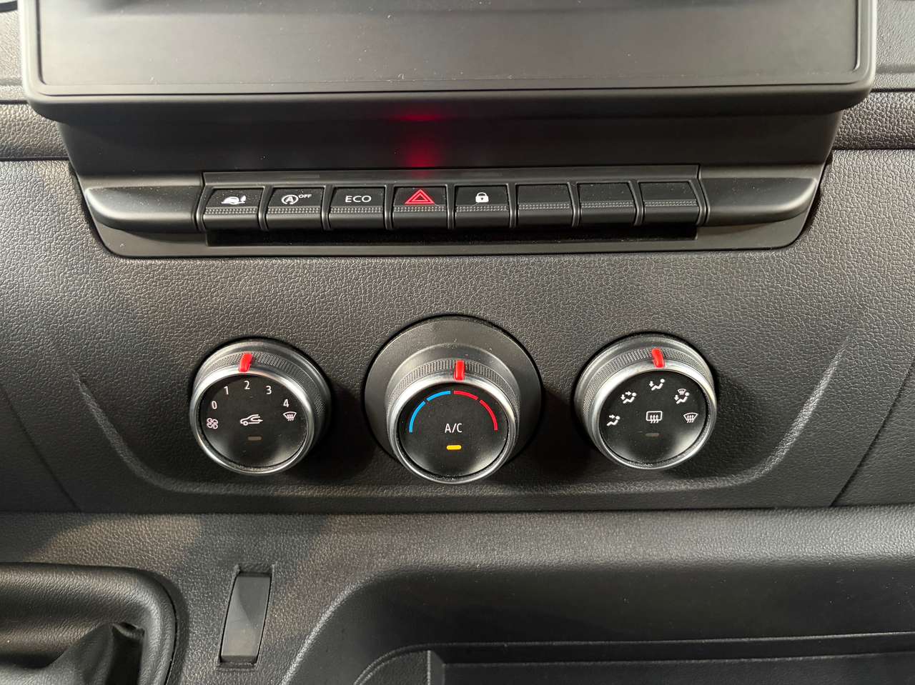 Renault Master 2.3 dCi 35 L2H2 met 9 plaatsen — foto 9 van 16