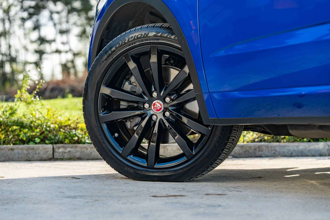 Jaguar E-Pace (2019) — foto 12