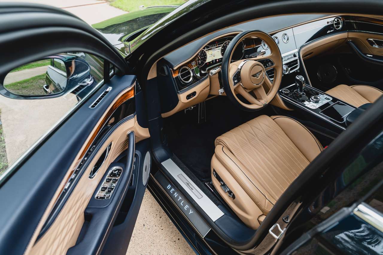 Bentley Flying Spur AZURE HYBRID - 4 SEAT - TOURING SPECIFICATION — foto 10 van 25