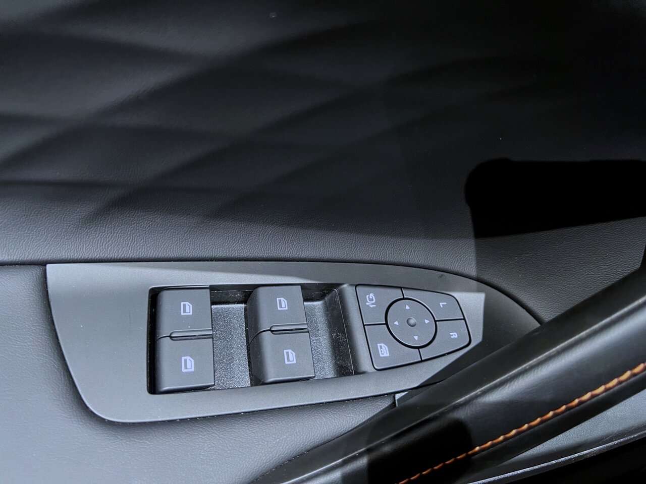MG HS Hybrid+ 1.5 LEDER/NAVI/LED / 360° — foto 22 van 23
