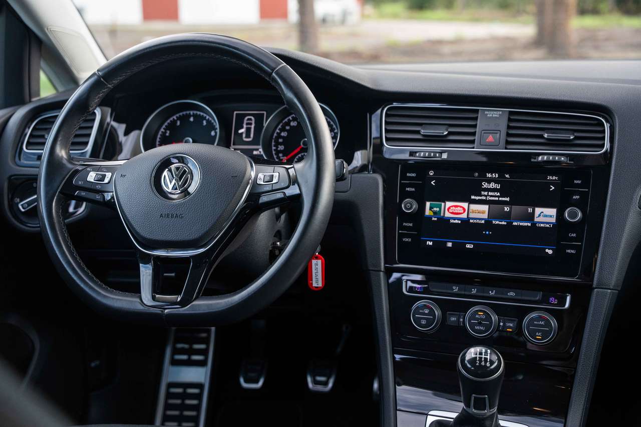 Volkswagen Golf Variant (2020) — foto 24