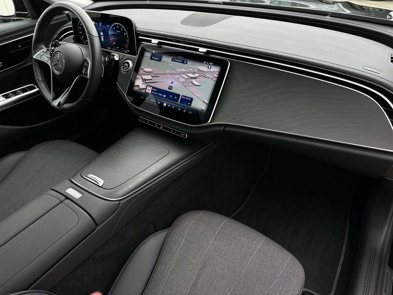 Mercedes-Benz E 200 AVANTGARDE/DISTR PRO/PANODAK/KEYLESS/WINTERPAK/19" — foto 12 van 19