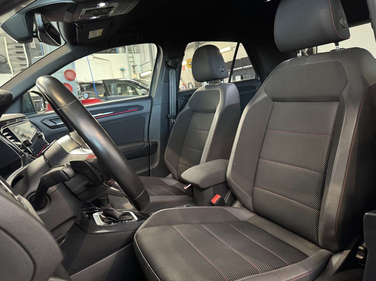 Volkswagen T-Roc 1.5 TSI R-Line DSG/Automaat — foto 7 van 17