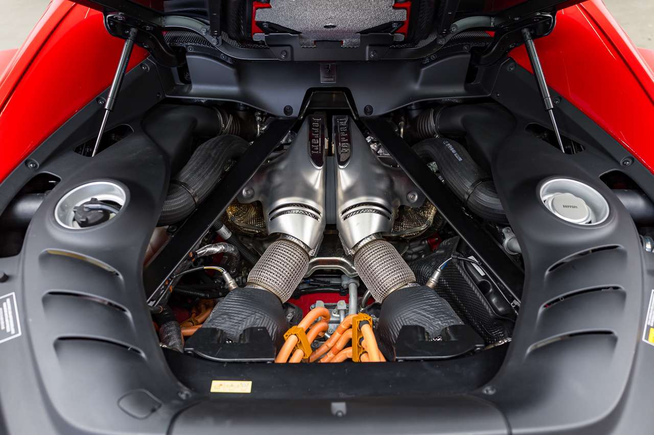 Ferrari 296 GTB FULL PPF|FREE FERRARI SERVICE UNTIL 2029|FRONT LIFT|CARBON STEERING WHEEL|CARBON DETAILS|CAMERA|ELECTRIC-SEATS|LA| — foto 9 van 25