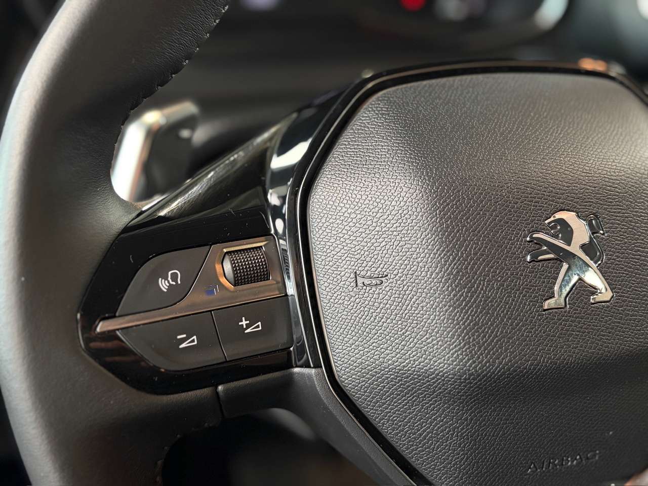 Peugeot 208 1.2i PureTech Active Pack — foto 13 van 14