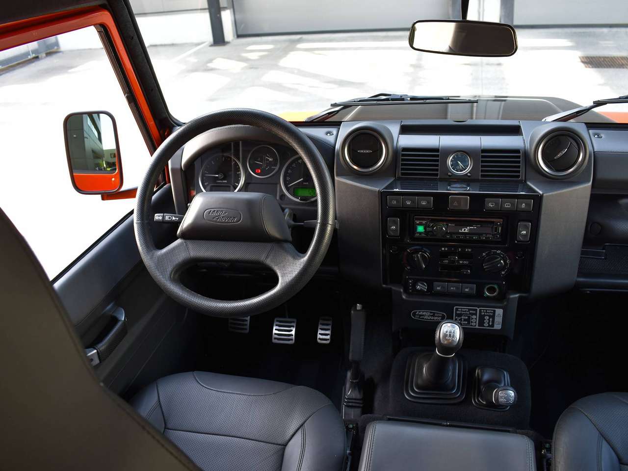 Land Rover Defender 110 2.2 TD4 / "Adventure Edition" / Firesand Orange / First Owner — foto 7 van 25