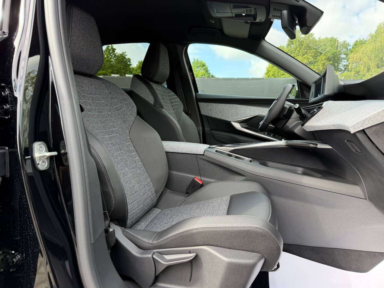 Peugeot 3008 MHEV ALLURE DISTRIBUTIEKETTING CAMERA KEYLESS CARPLAY — foto 6 van 15