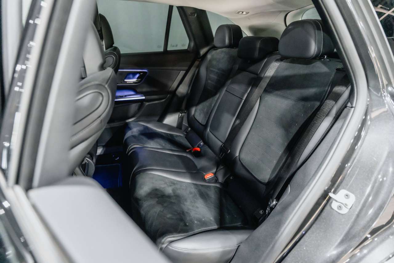 Mercedes-Benz GLC 300 (2023) — foto 23