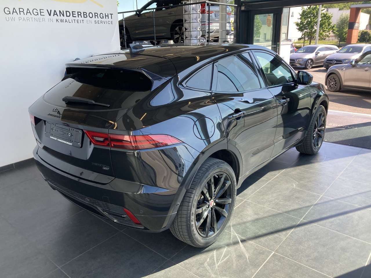 Jaguar E-Pace R-DYNAMIC PLUG IN HYBRIDE AWD AUTOMAAT+TAL VAN OPTIES — foto 4 van 18