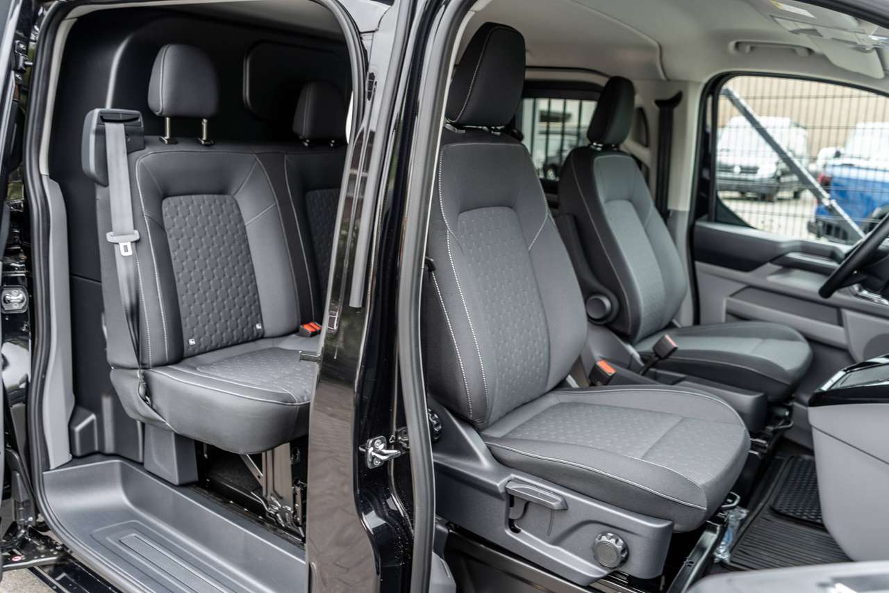Ford Transit Custom 2.5 PHEV Limited DC L2 5pl.- Trekhaak / 360° Camera - 42.800ex — foto 14 van 16