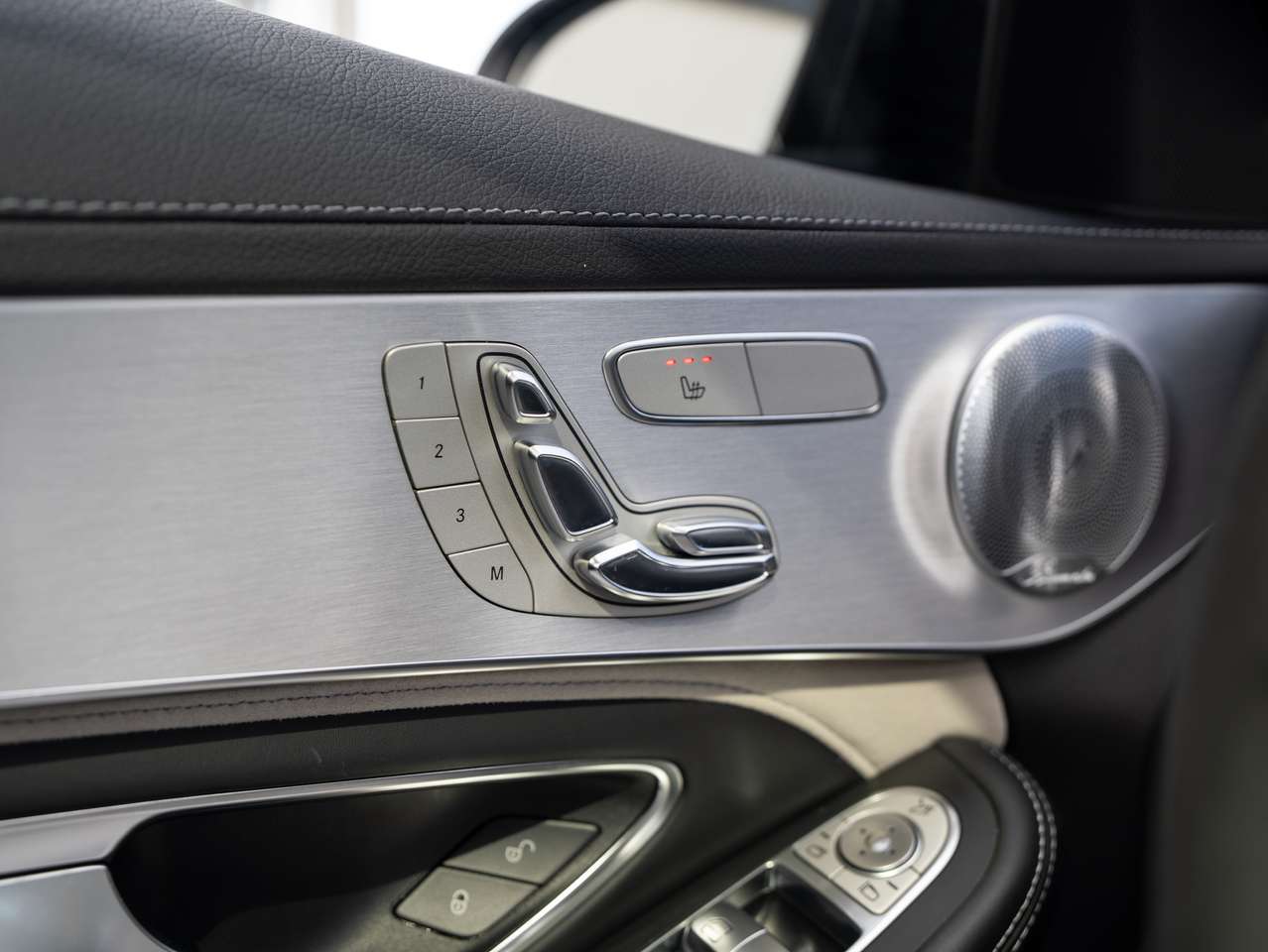Mercedes-Benz C 63 AMG C 63 AMG S -LICHTE VRACHT/PANO/BURMESTER/HEAD-UP/KEYLESS/360 CAMERA — foto 20 van 25