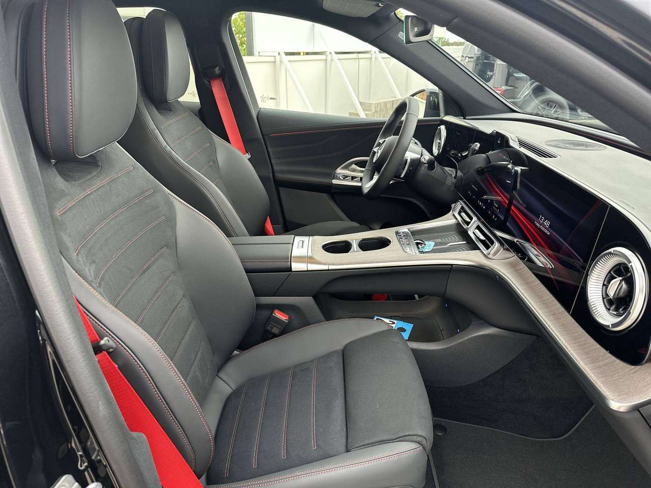 Mercedes-Benz GLC 400 4MATIC ELECTRIC AMG Line Distronic Trekhaak Nightpakket Pano Dak — foto 9 van 19