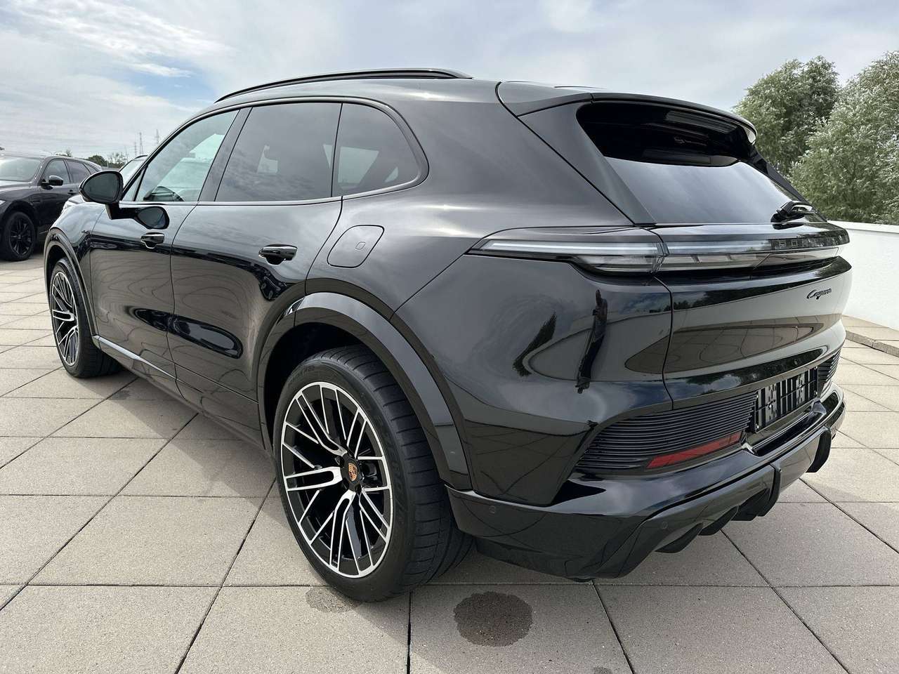 Porsche Cayenne ELECTRIC Trekhaak Pano Dak 22"Achterasbesturing Sport design pakket — foto 8 van 19