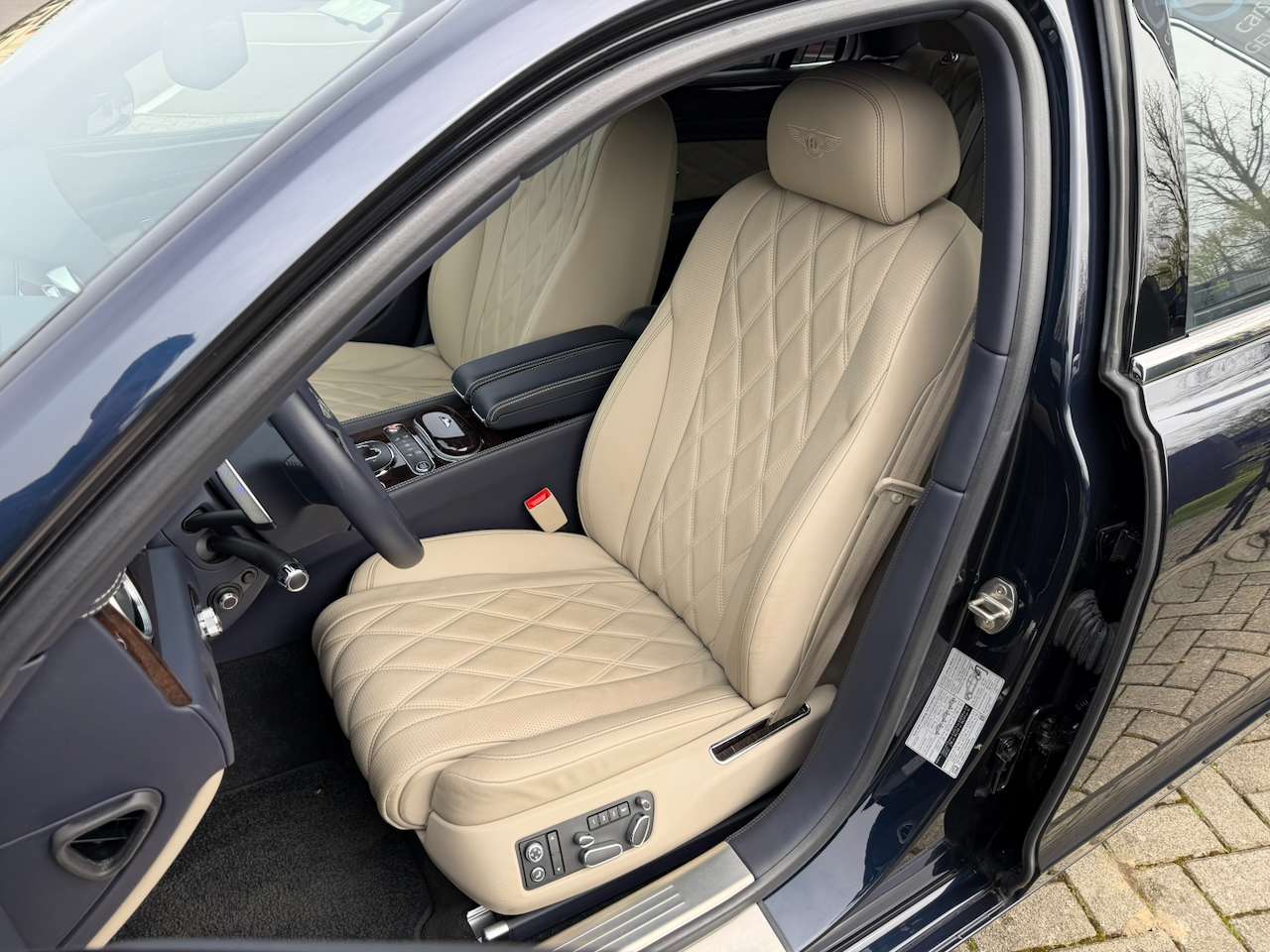 Bentley Flying Spur 4.0 V8 MULLINER FULL HISTORY — foto 10 van 15