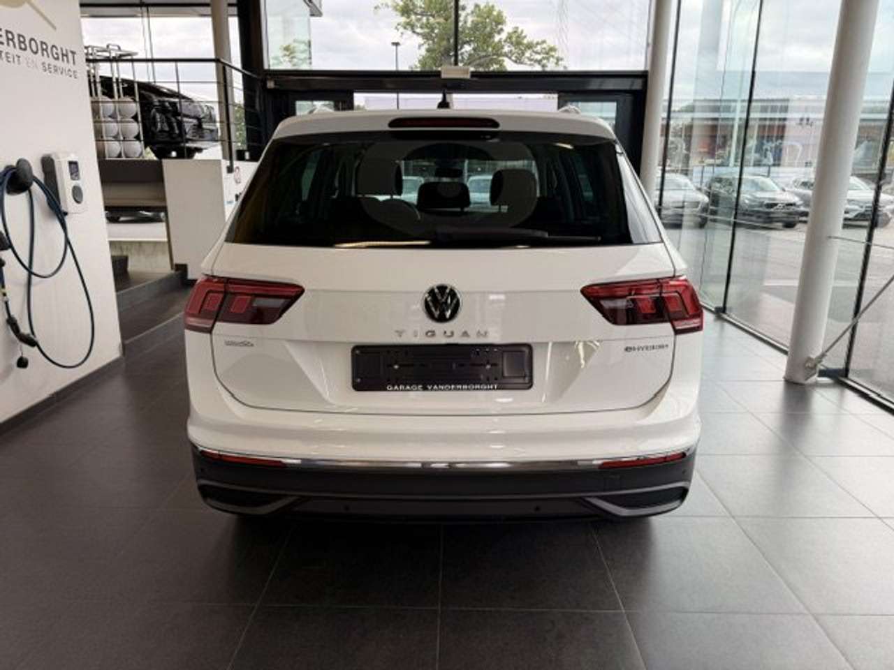 Volkswagen Tiguan LIFE ACTIVE PLUG-IN HYBRIDE AUTOMAAT  46000KM!!!! — foto 4 van 23