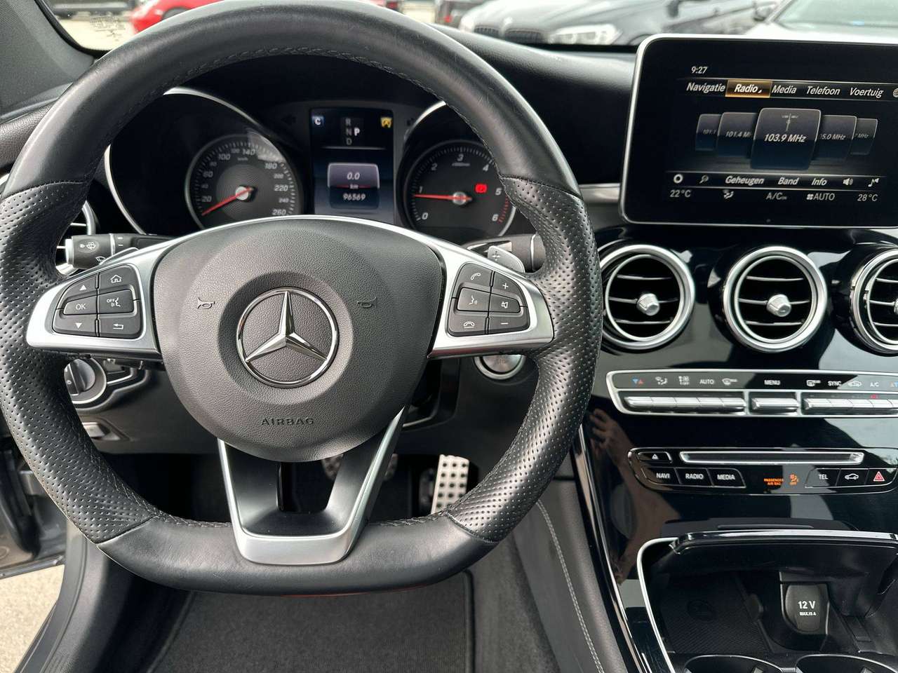 Mercedes-Benz GLC 250 D 4-Matic COUPE  AMG pakket Schuifdak Luchtvering 360° Night Full!!! — foto 18 van 19