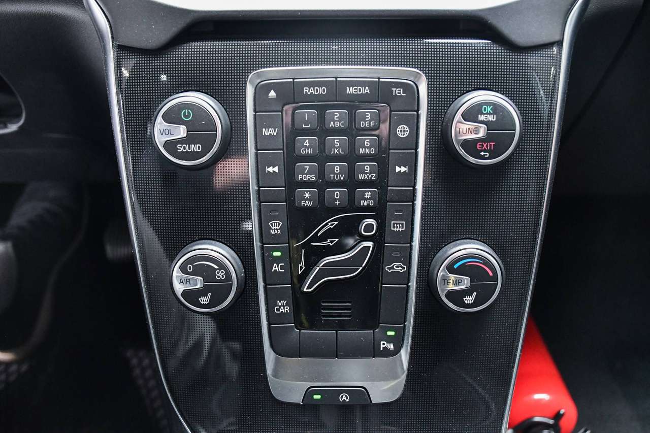 Volvo V40 V40 2.0 T2 Kinetic - NAVIGATIE / BLUETOOTH / ZTELVERWARMING / PDC / CC — foto 12 van 16