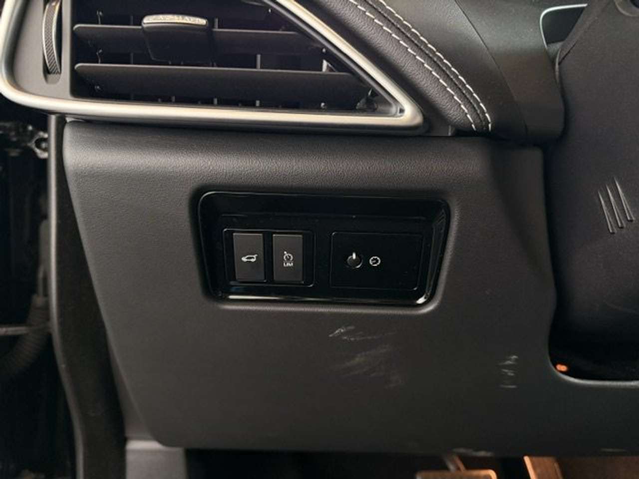 Jaguar F-Pace R-SPORT BENZINE AWD AUTOMAAT-OPEN DAK-SPORT SEATS — foto 15 van 23