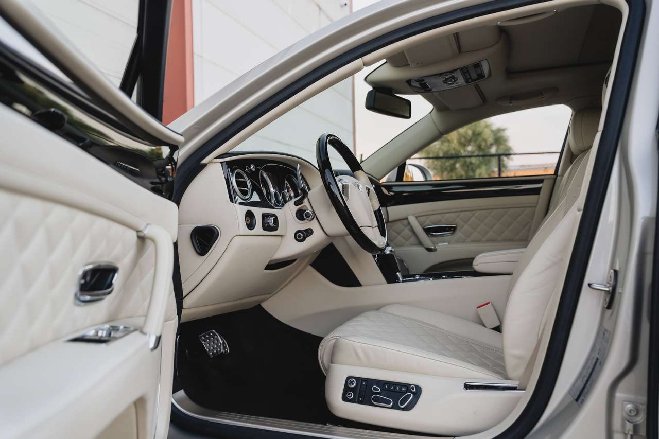 Bentley Flying Spur 4.0 V8 S - Mulliner Spec. - Bentley Historie — foto 6 van 25