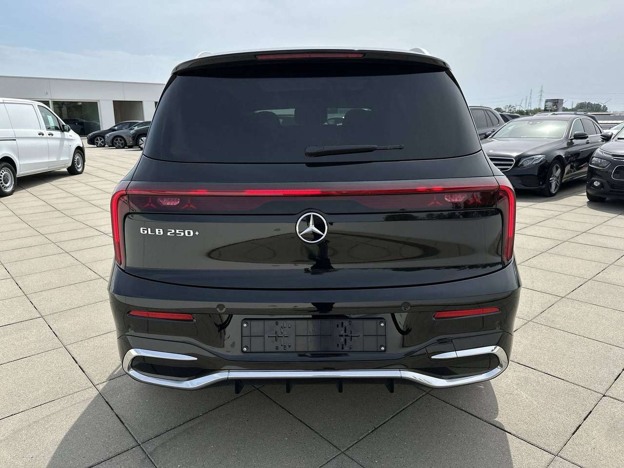 Mercedes-Benz GLB 250 + Electric  AMG Pano dak Burmester Multibeam Memory Distronic — foto 6 van 19